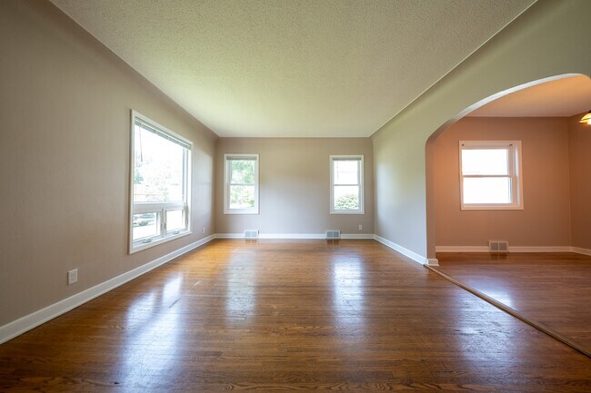 Building Photo - 2116 W 105th St