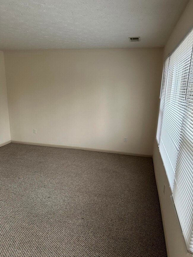 Building Photo - 1104 Collins Ln