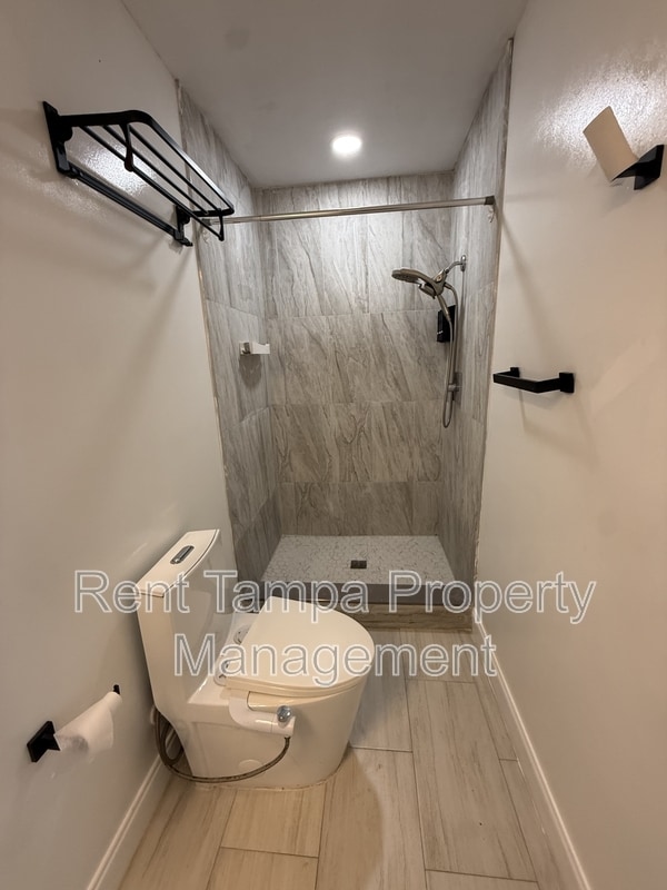 Building Photo - Neptune Drive - 1154 A