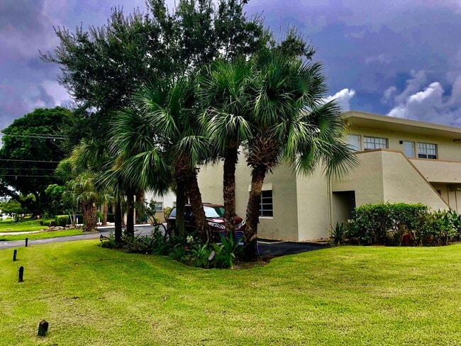 Building Photo - Villa Rica Apartments