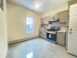 Building Photo - 1006 Jericho Tpke