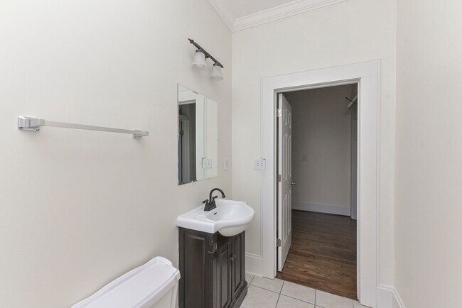 Building Photo - Cozy 3BR/2BA Home Steps from USC – PRE-LEA...