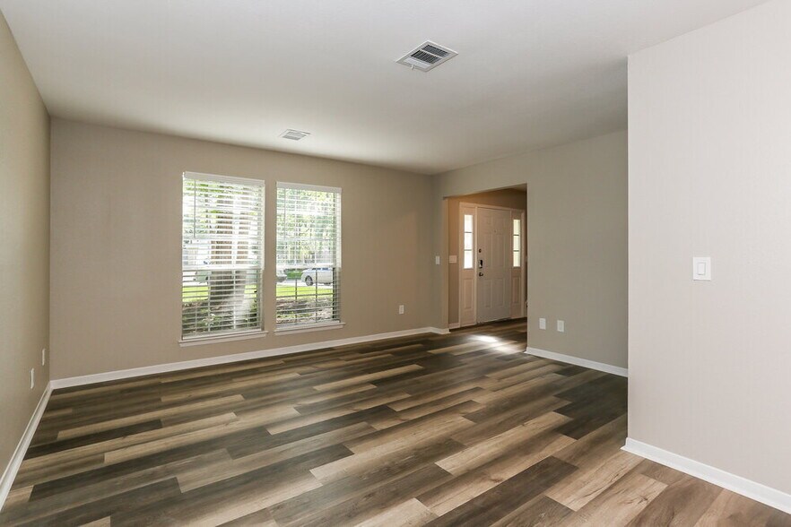 Building Photo - 3 Rockridge Ct