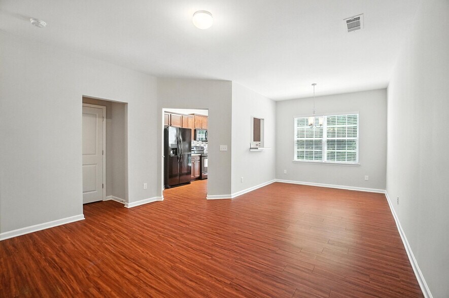 Building Photo - 4020 Queensbridge Rd