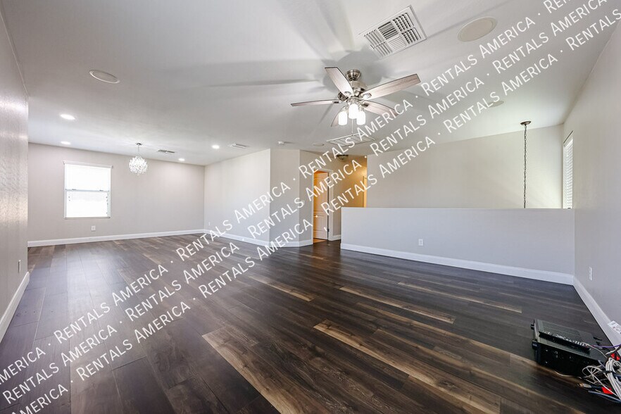 Building Photo - 886 S Brewer Dr
