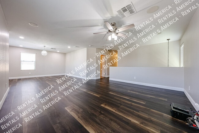 Building Photo - 886 S Brewer Dr