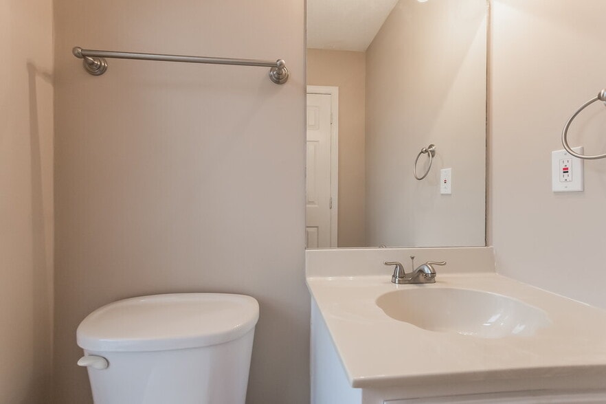Building Photo - 3539 Pine Grove Dr