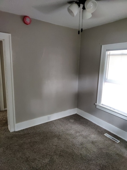 Building Photo - 122 Walnut St