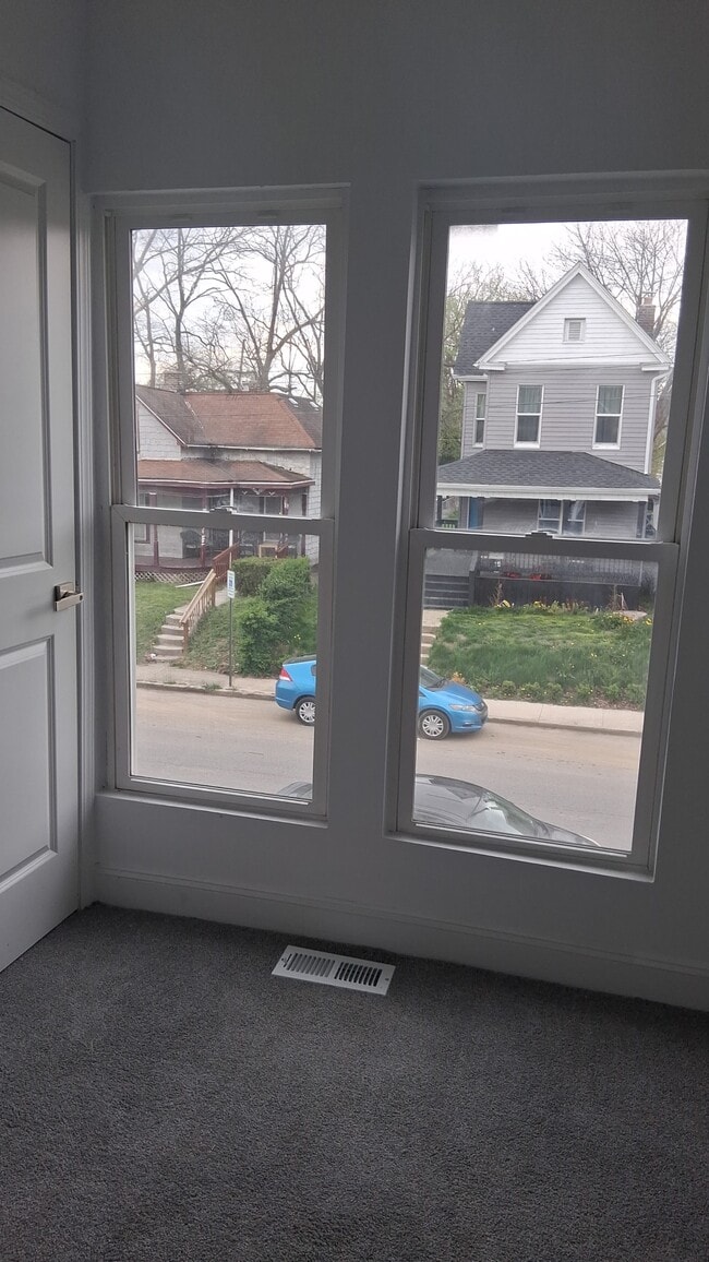 Building Photo - 584 Kelton Ave