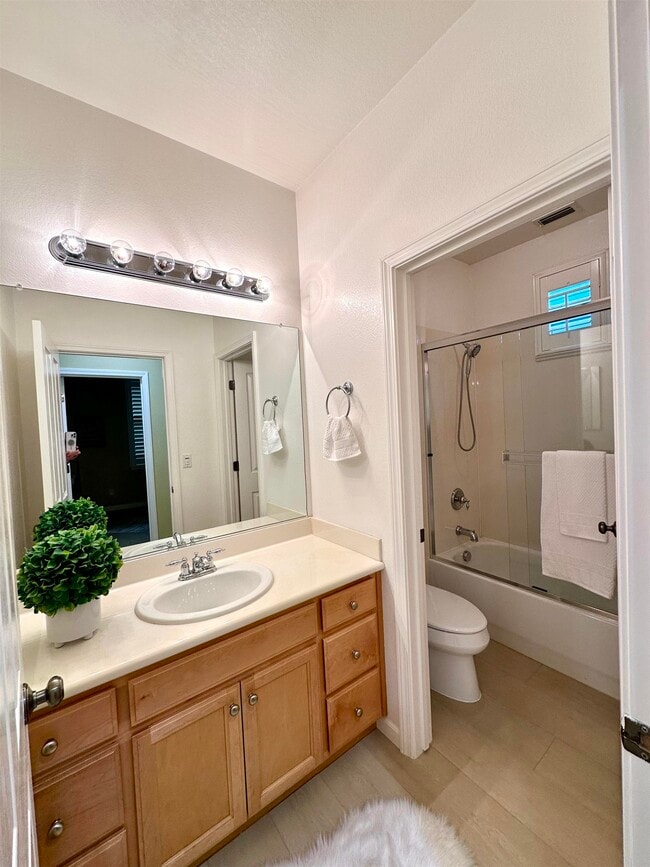 Building Photo - 372 S Caballo St