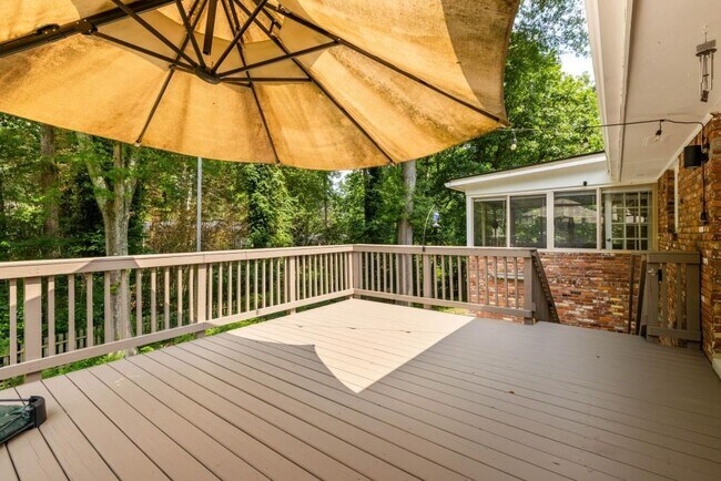 Building Photo - 2646 Caladium Dr NE