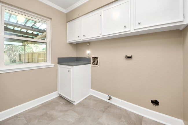 Building Photo - 11923 Briar Forest Dr