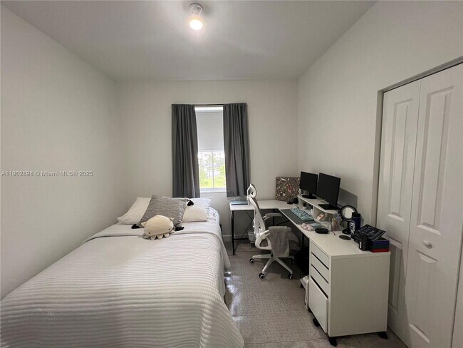 Building Photo - 12142 NW 24th Ct