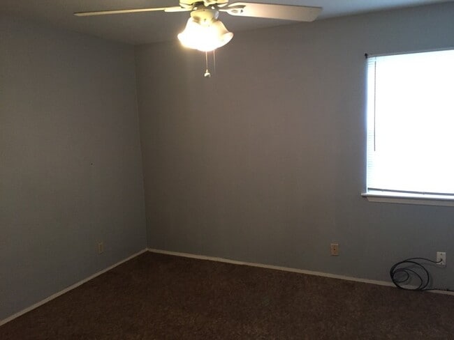 Building Photo - 2 Bedroom Duplex in SE San Antonio - PECAN VALLEY