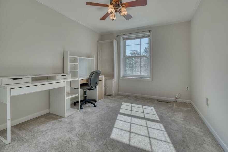 Building Photo - 18 Collis Ct