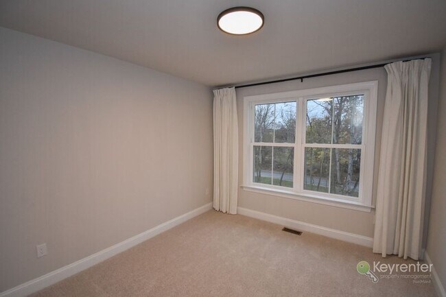 Building Photo - 320 Schadle Rd