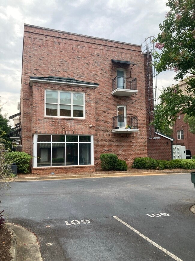 Building Photo - 1316 Pulaski St