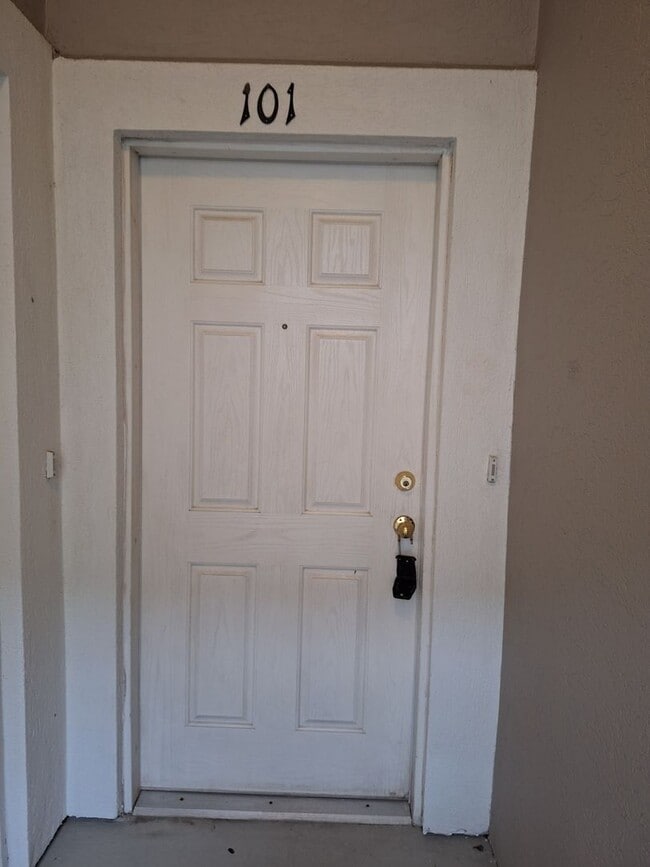 Building Photo - 7032 Deer Lodge Cir