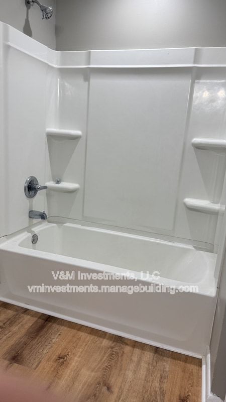 Building Photo - 522 Oak St