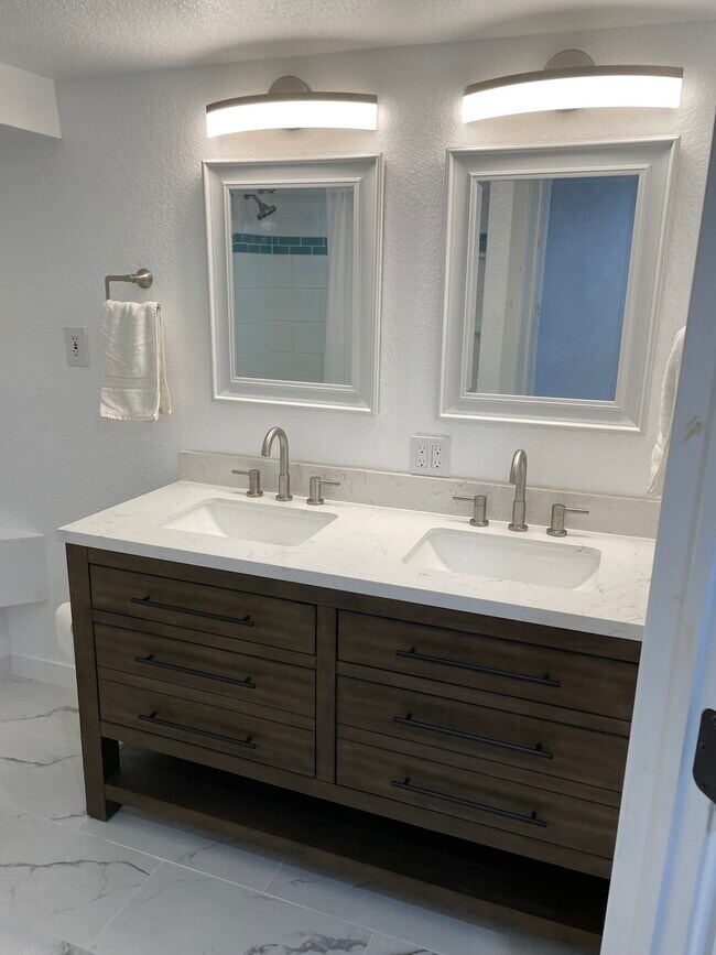 Building Photo - 6243 Gray St