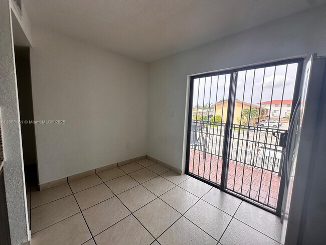 Building Photo - 1380 W 41st St