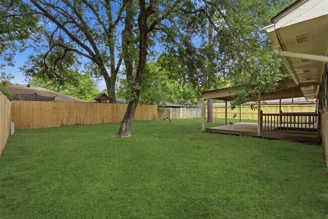 Building Photo - 2115 Oak Shores Dr