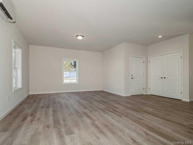 Building Photo - 4 S Hls Wy