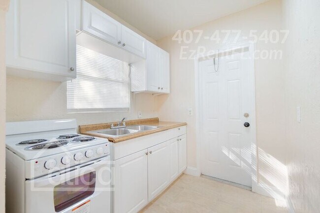 Building Photo - 1001 Henrietta Ave