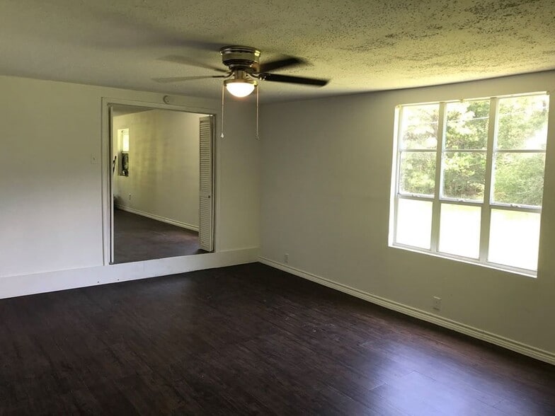 Huge Game room - 838 Lizzie Ln