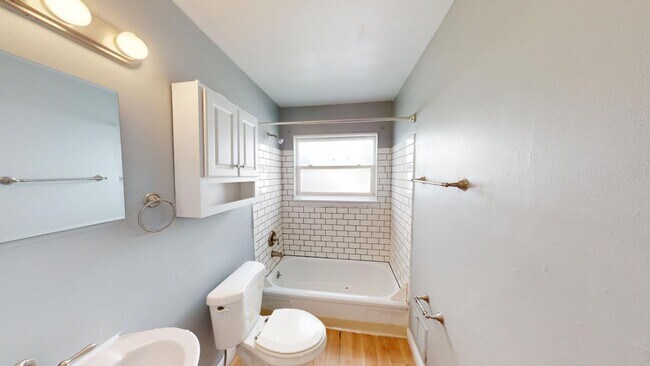 Building Photo - 388 S Powell Ave