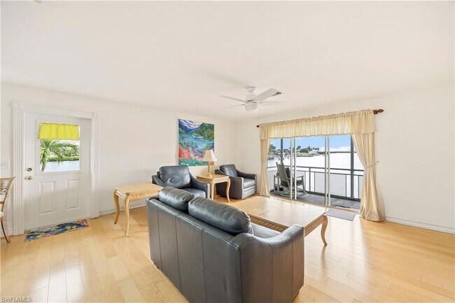 Building Photo - 330 Kon Tiki Dr