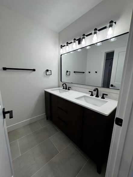 Building Photo - 10543 S Weeping Willow Dr