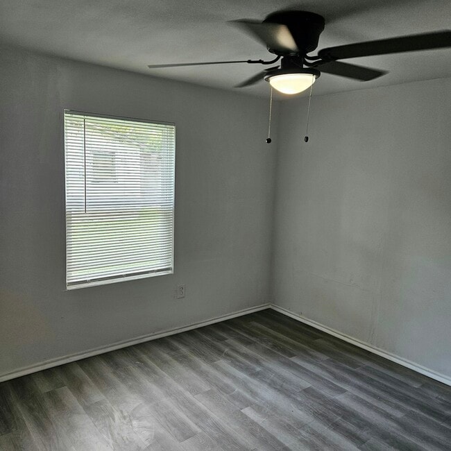 Building Photo - 1403 E 4th Ave