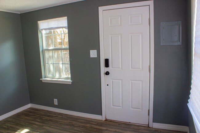 Building Photo - 3411 E 5th Pl