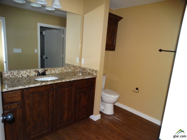 Building Photo - 5056 Shiloh Village Dr