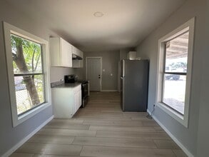 Building Photo - Ready for move in