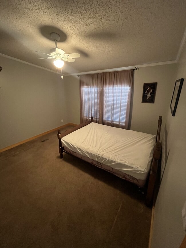 Building Photo - 12 Ray Dr