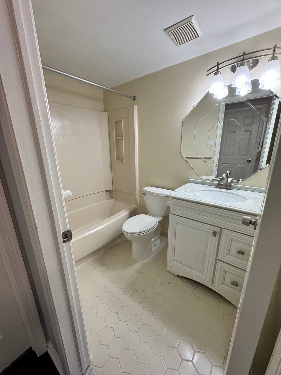 Building Photo - 283 Sassafras Ct