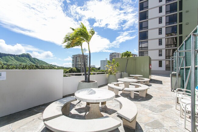 Building Photo - 229 Paoakalani Ave