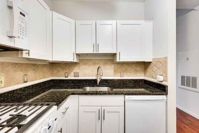 Building Photo - Ideally located near the Metro and Tysons ...