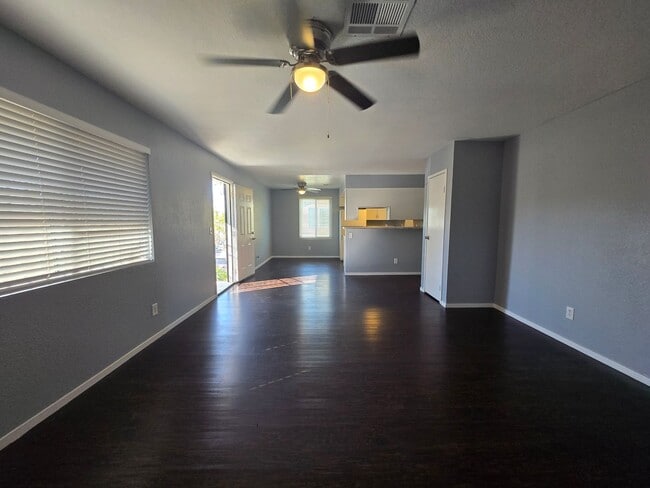 Building Photo - 3 Bedroom Apartment