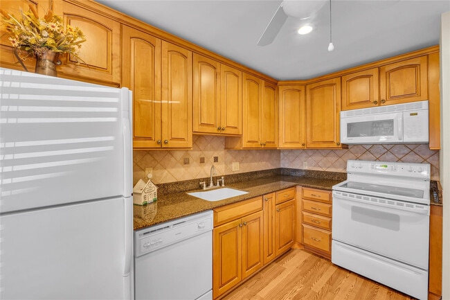 Building Photo - 21656 Juego Cir