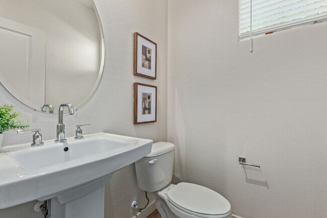 Building Photo - BEAUTIFUL PHOENIX HOME IN GATED COMMUNITY!