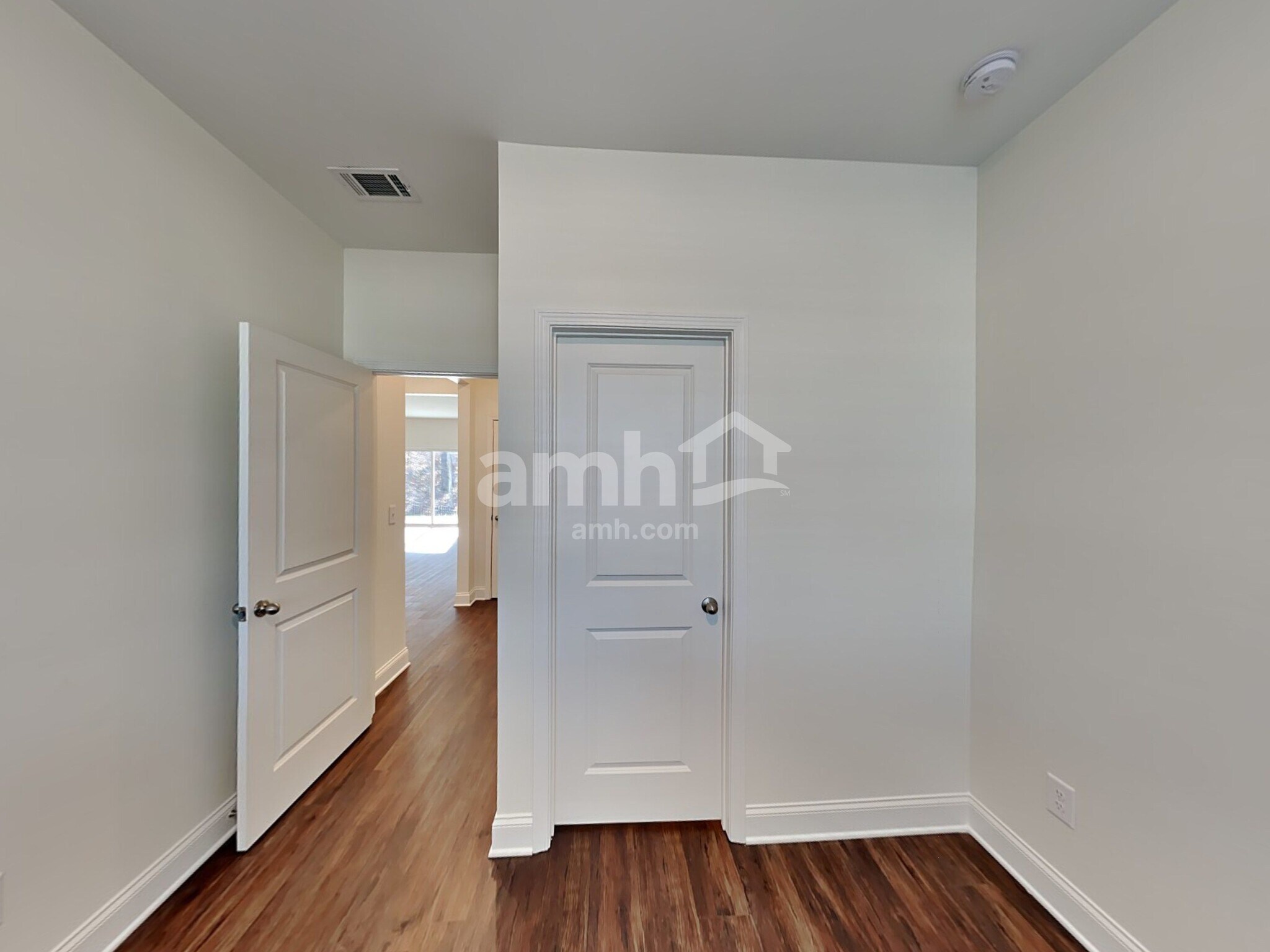 Building Photo - 3940 Chivalry Dr