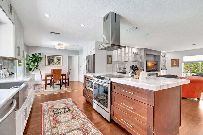 Building Photo - 5660 Golfway Dr