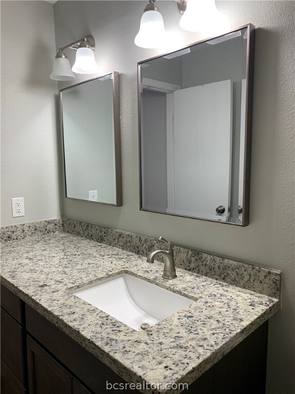 Building Photo - 2501 Longmire Dr
