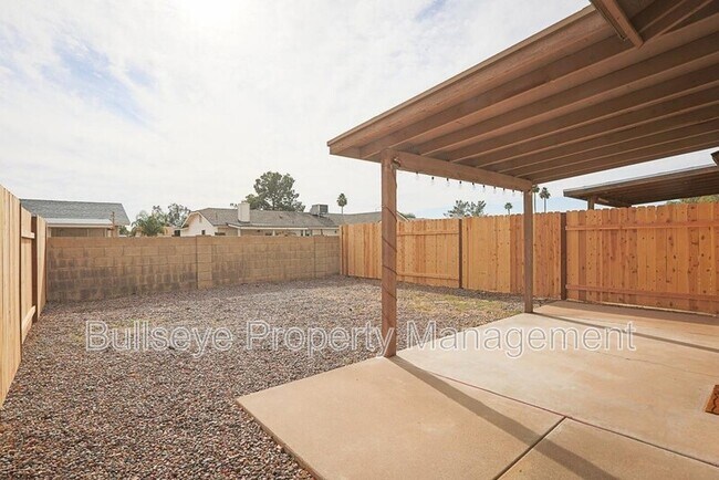 Building Photo - 3229 E Crescent Ave