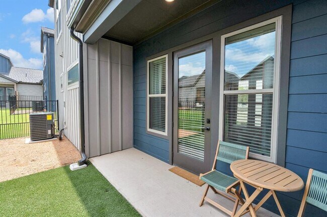 Building Photo - 1527A Crossbar Dr
