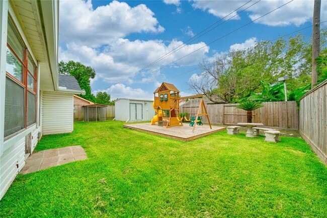 Building Photo - 1323 Oakengates Dr