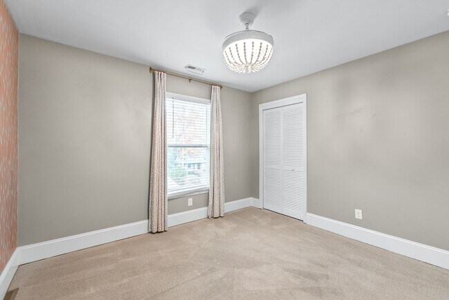 Building Photo - 3800 Terrebonne Ct